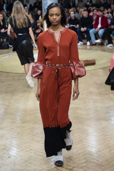 Look 18